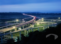 臺灣交通網絡之建設與影響/公路建設與交通/興建福爾摩沙高速公路帶動沿線發展